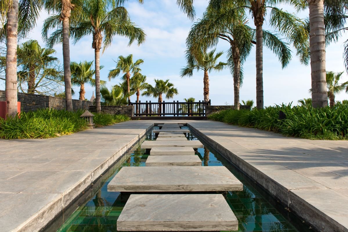 How to Create Cohesive Outdoor Flooring with Travertine Marble Slabs and Pattern Sets