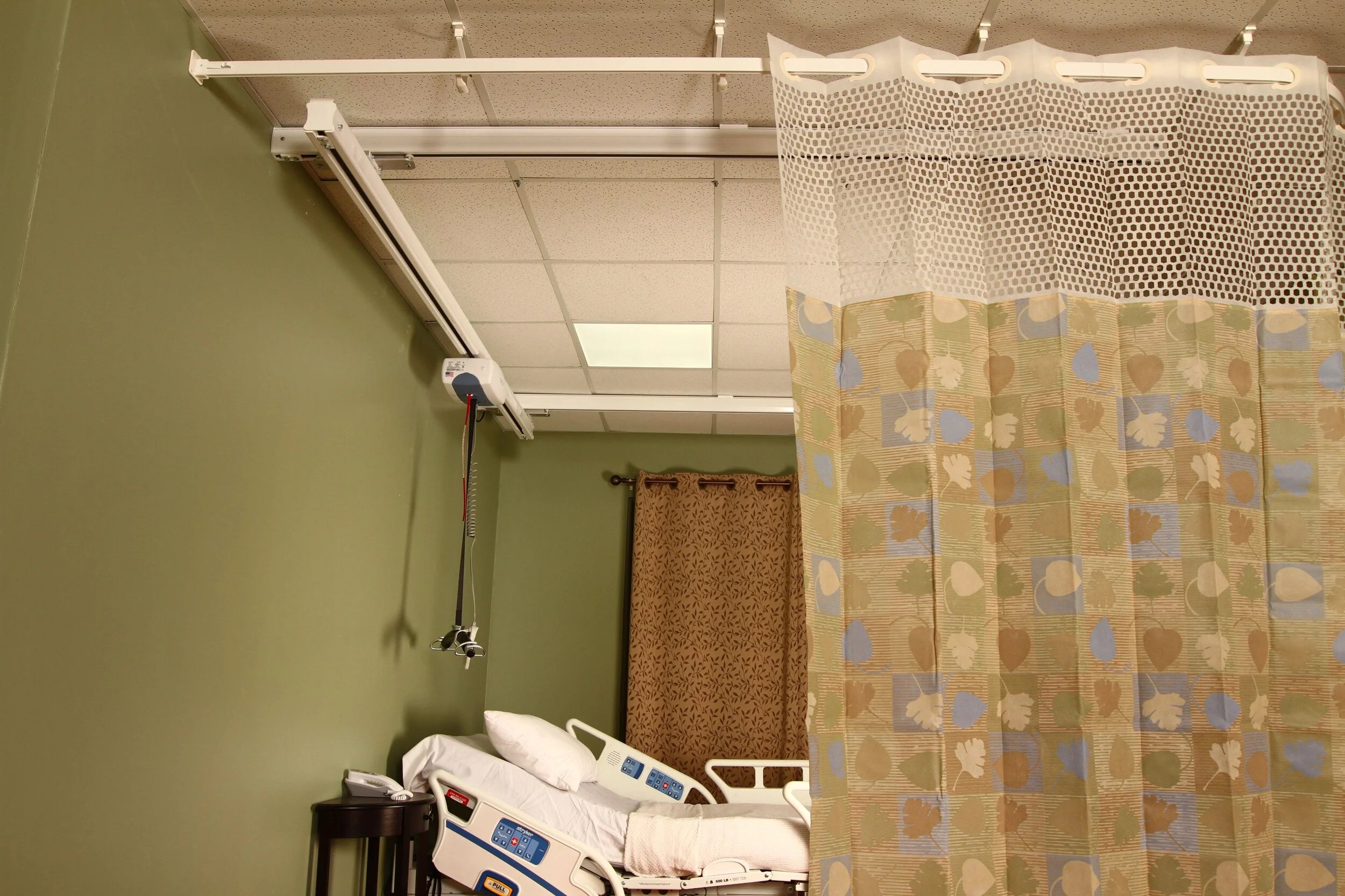 How Faster Cubicle Curtain Changeouts Can Improve Hospital Efficiency